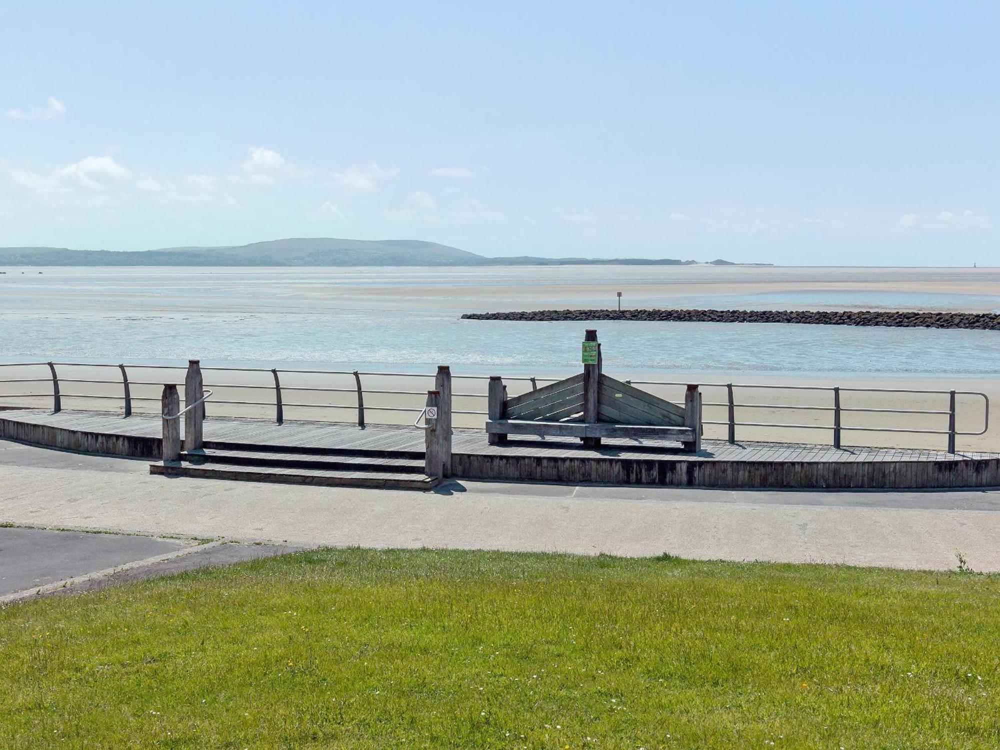 Вилла Beachlands Лланелли Экстерьер фото